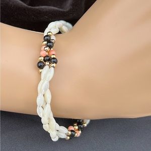 7” black,white,gold pearl bracelet. Matching necklace available. Nice luster.